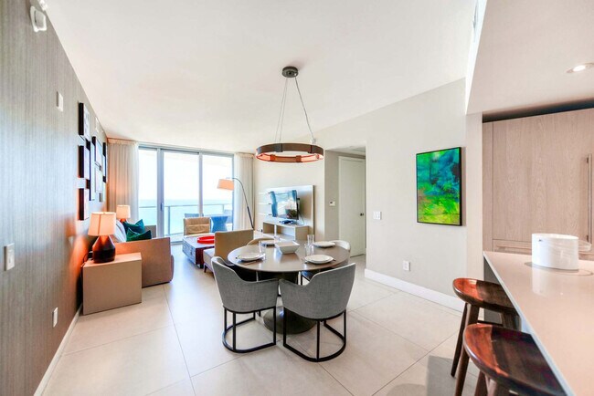 4111 S Ocean Dr in Hollywood, FL - Building Photo - Building Photo