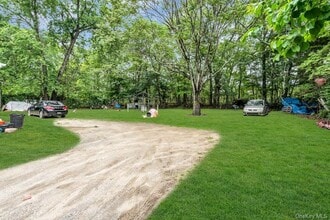 13 Carr Ln in Medford, NY - Building Photo - Building Photo