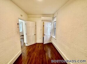 4 Garden Ct St in Boston, MA - Foto de edificio - Building Photo