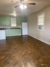 613.5 S Laurel Ave in Luling, TX - Building Photo - Building Photo