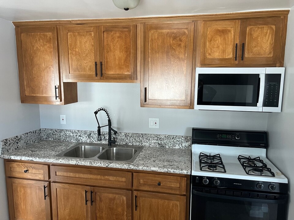 1610 W 168th St in Gardena, CA - Building Photo
