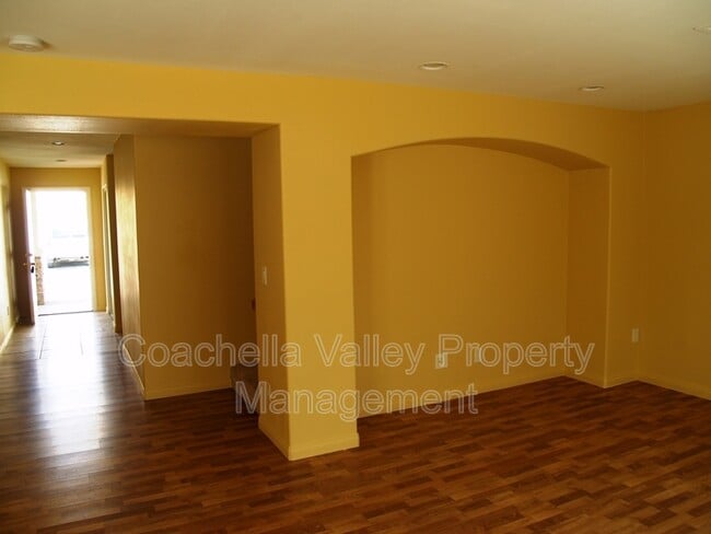 33177 Campus Ln in Cathedral City, CA - Building Photo - Building Photo