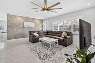 1123 SE 2nd Ave in Deerfield Beach, FL - Building Photo - Building Photo