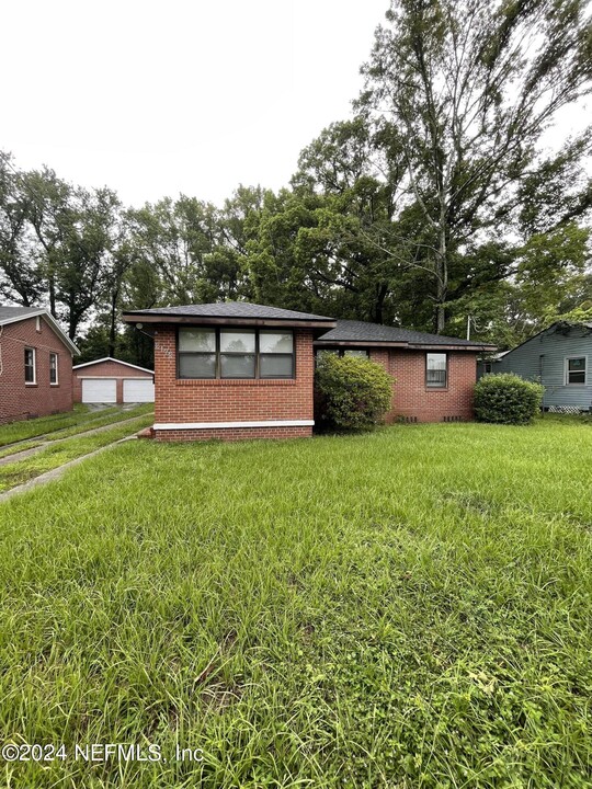 2172 College Cir S in Jacksonville, FL - Building Photo