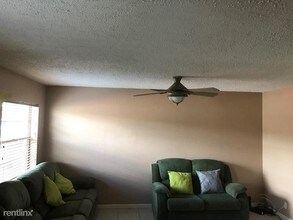 402 Lakeside Dr in Margate, FL - Building Photo - Building Photo