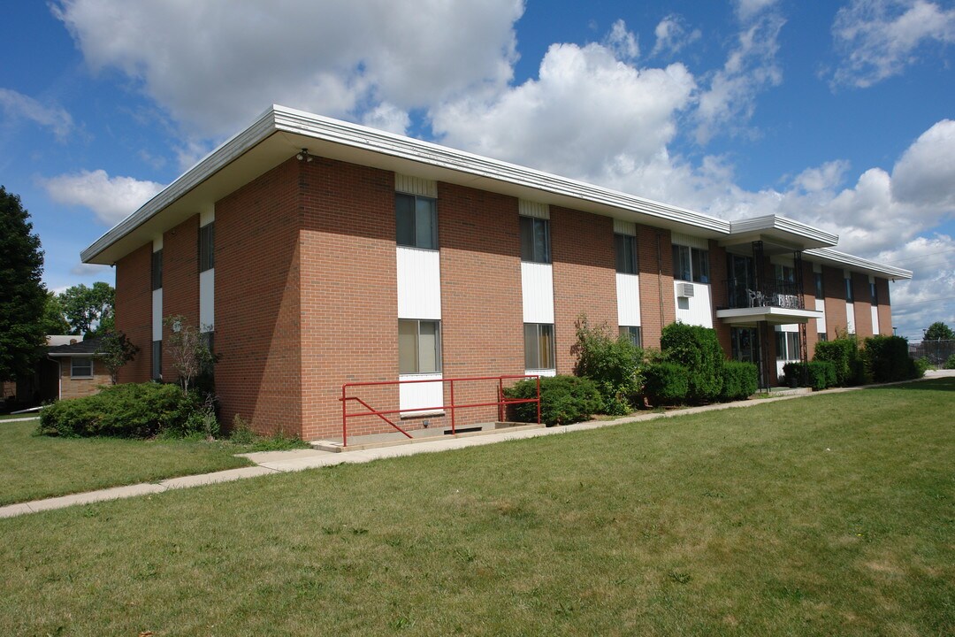840 William Charles Ct in Ashwaubenon, WI - Foto de edificio