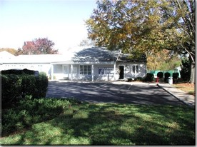Sharon Lakes Condominiums in Charlotte, NC - Building Photo