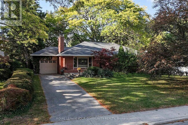 2169 Paisley Ave in Burlington, ON - Building Photo - Building Photo