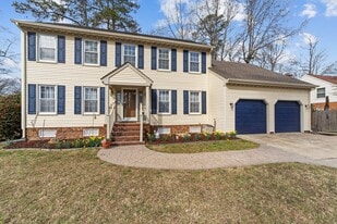 832 Chalbourne Dr in Chesapeake, VA - Building Photo