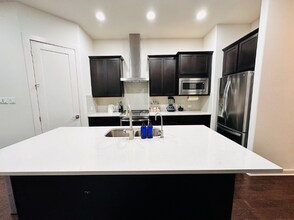 1336 Westborough Ln in Leander, TX - Foto de edificio - Building Photo