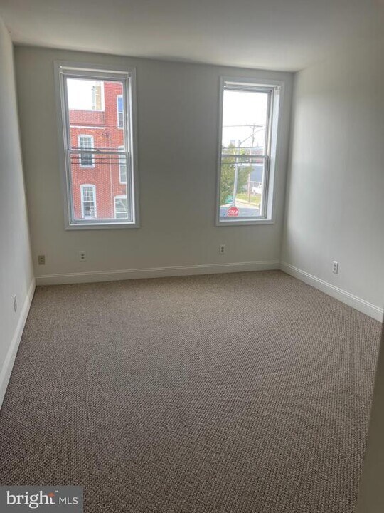 1403 Hull St in Baltimore, MD - Building Photo