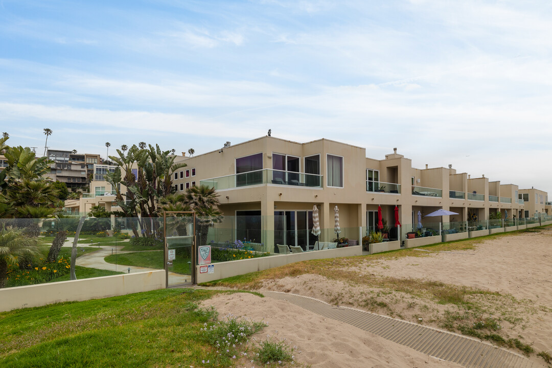 7301 Vista del Mar in Playa Del Rey, CA - Foto de edificio