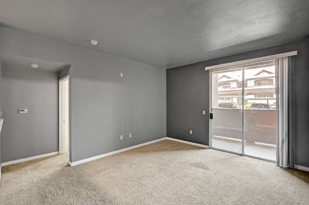 231 W Horizon Ridge Pkwy in Henderson, NV - Foto de edificio