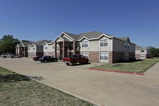 C&W Remington Park Apartments in Siloam Springs, AR - Foto de edificio - Building Photo