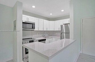 10725 Cleary Blvd in Plantation, FL - Building Photo - Building Photo