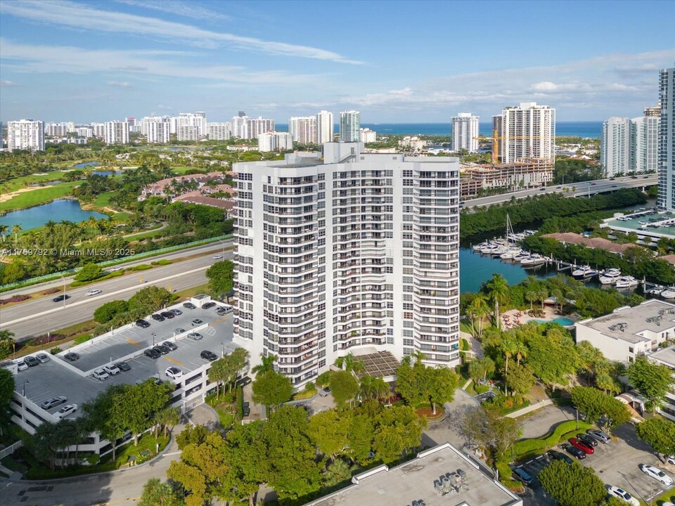 3400 NE 192nd St, Unit 503 in Miami, FL - Building Photo