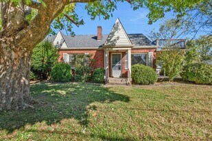 223 Cumberland Dr in Lebanon, TN - Building Photo