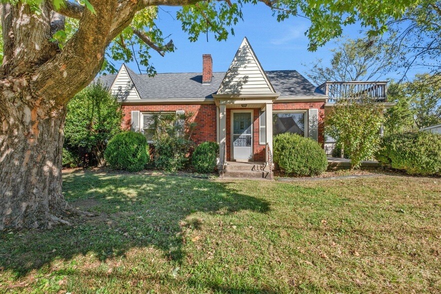 223 Cumberland Dr in Lebanon, TN - Building Photo