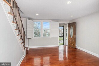 7504 Sherwood Rd in Philadelphia, PA - Building Photo - Building Photo
