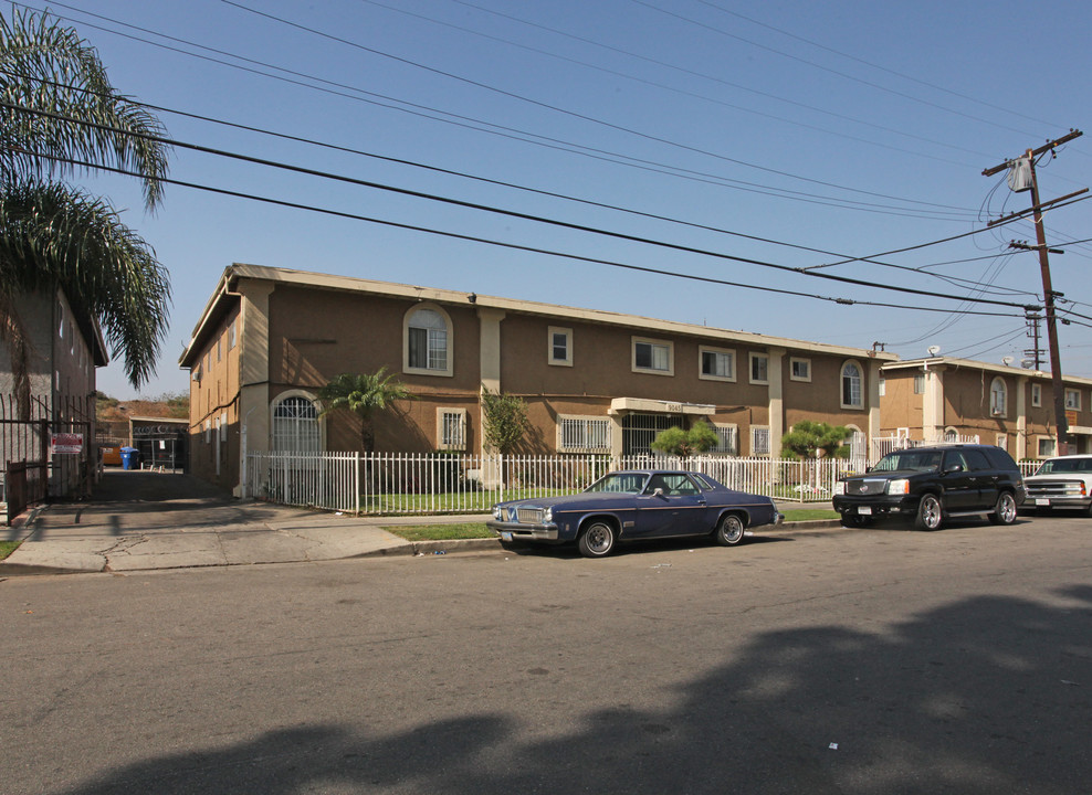 Orion II in North Hills, CA - Foto de edificio