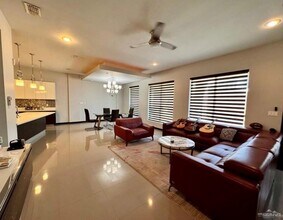 25 Balboa Ave in McAllen, TX - Building Photo - Building Photo