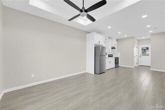 12 Crestview St-Unit -2 in Weslaco, TX - Building Photo - Building Photo