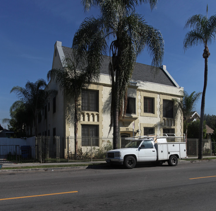 221 N Avenue 52 in Los Angeles, CA - Building Photo