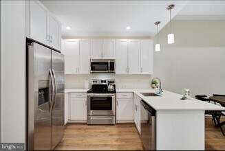 150 S Independence Mall W in Philadelphia, PA - Building Photo - Building Photo