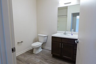 5885 W 14th Ave in Lakewood, CO - Foto de edificio - Building Photo