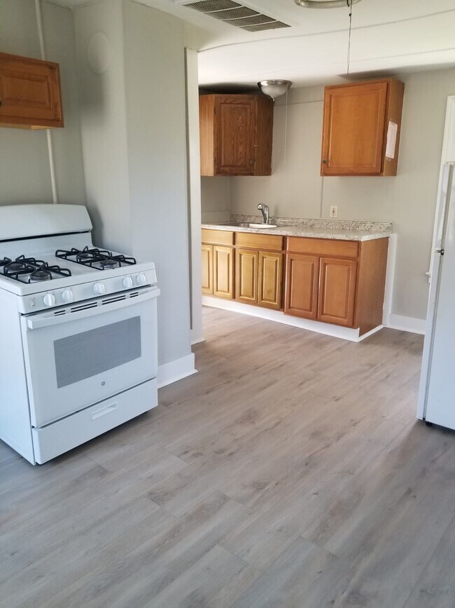 16 Hallock Ave in New Haven, CT - Building Photo - Building Photo
