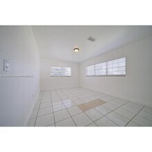 1471 NW 93rd St in Miami, FL - Building Photo - Building Photo