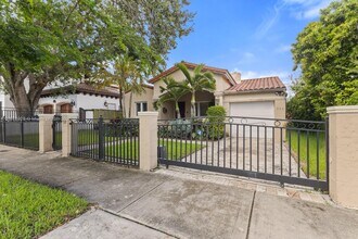 718 SW 26th Rd in Miami, FL - Building Photo - Building Photo
