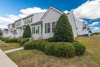 1919 Stroll Cir in Fuquay Varina, NC - Building Photo - Building Photo