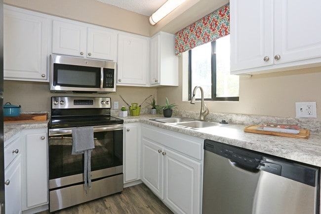 The Rev Apartment Homes in Tempe, AZ - Building Photo - Interior Photo