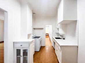 366 N Sierra Bonita Ave in Los Angeles, CA - Building Photo - Building Photo