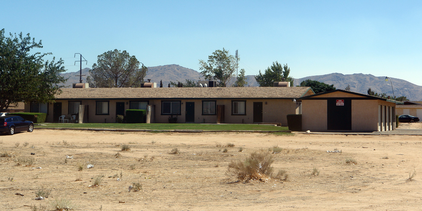 21310 Laguna Rd in Apple Valley, CA - Building Photo