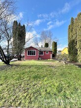 9237 Woodbine St in Chilliwack, BC - Building Photo - Building Photo