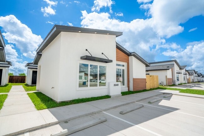 3548 Hidalgo Cir in Brownsville, TX - Building Photo - Building Photo