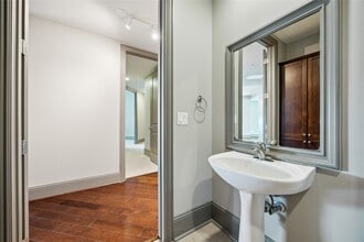 9870 Gaylord Dr in Houston, TX - Building Photo - Building Photo