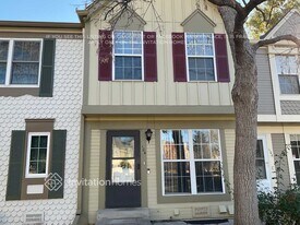 1811 S Quebec Way in Denver, CO - Building Photo