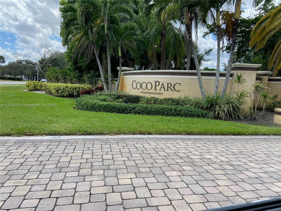 631 Lyons Rd in Coconut Creek, FL - Building Photo
