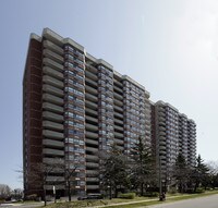 121 Ling Rd in Toronto, ON - Building Photo - Building Photo