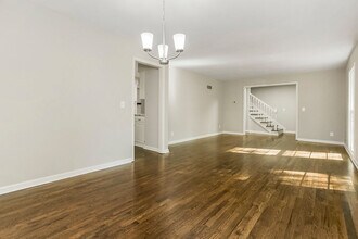 9859 Connell Dr in Overland Park, KS - Foto de edificio - Building Photo