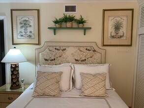 401 Peruvian Ave, Unit 105 in Palm Beach, FL - Building Photo - Building Photo