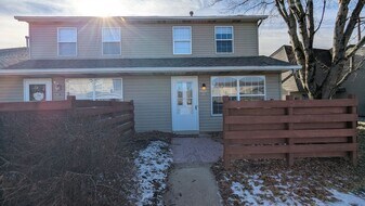 859 Kerns Dr NE in Bolivar, OH - Building Photo