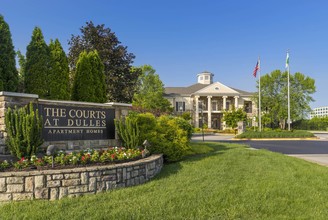 The Courts at Dulles in Herndon, VA - Foto de edificio - Building Photo