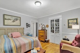 102 Greaton Rd in Boston, MA - Foto de edificio - Building Photo