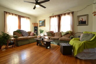 10 Oliva Rd, Unit 1 in Boston, MA - Building Photo - Building Photo