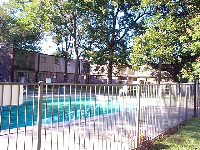 Grand Oaks in Baton Rouge, LA - Foto de edificio - Building Photo