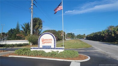 6161 SE Landing Way in Stuart, FL - Foto de edificio - Building Photo